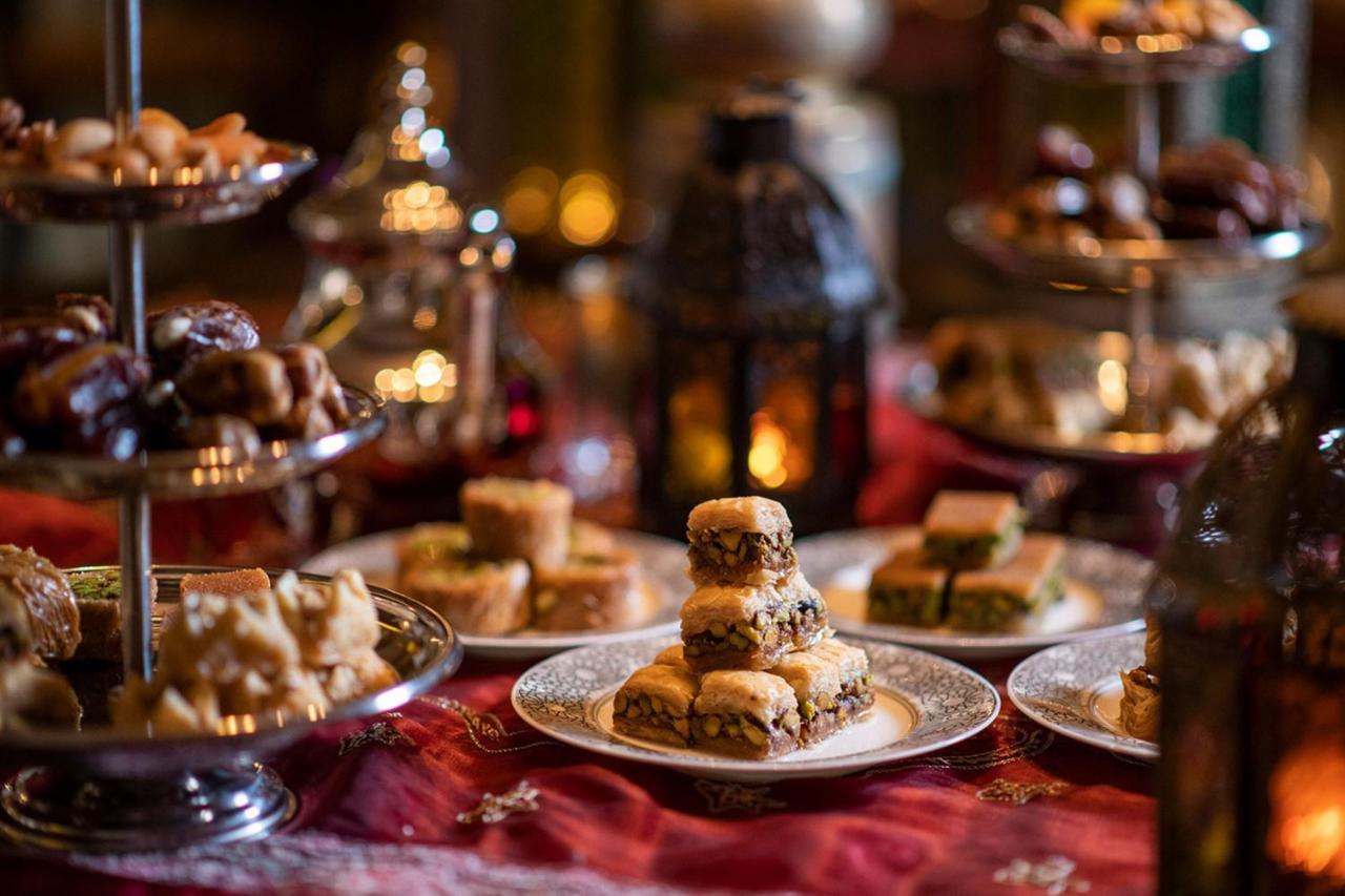 The Ritz-Carlton Abu Dhabi, Grand Canal Hotel Exterior photo Baklava