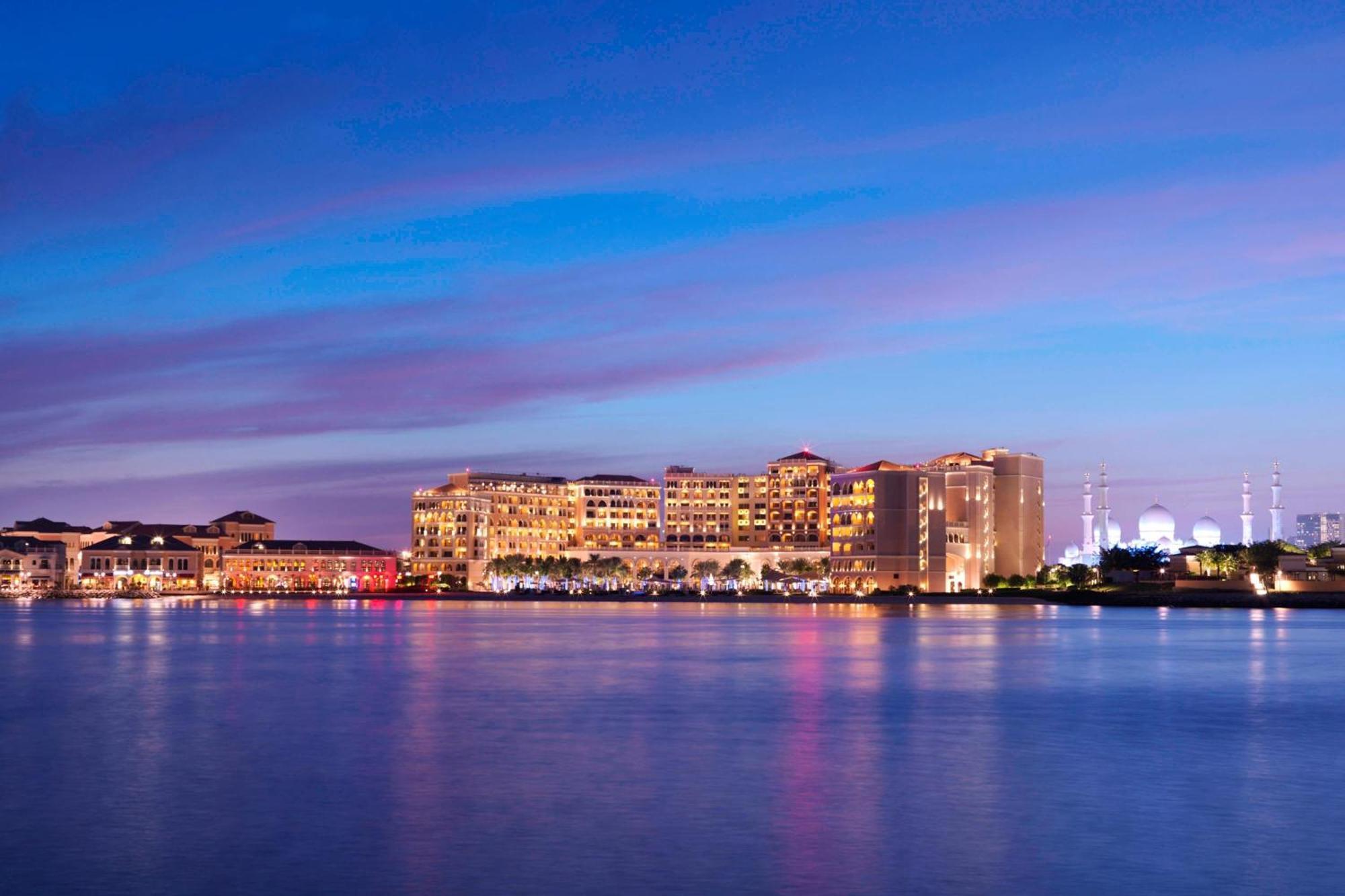 The Ritz-Carlton Abu Dhabi, Grand Canal Exterior photo The Atlantis Resort, Paradise Island