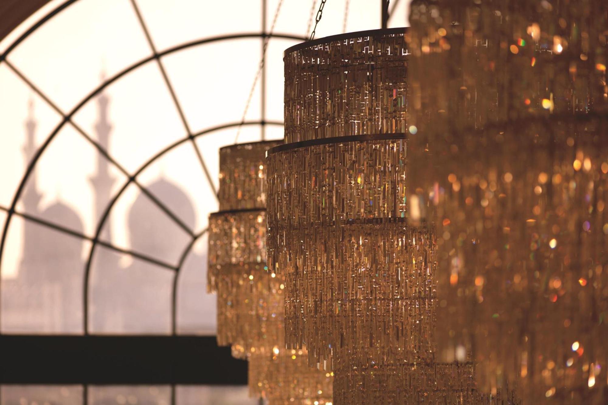 The Ritz-Carlton Abu Dhabi, Grand Canal Exterior photo A chandelier