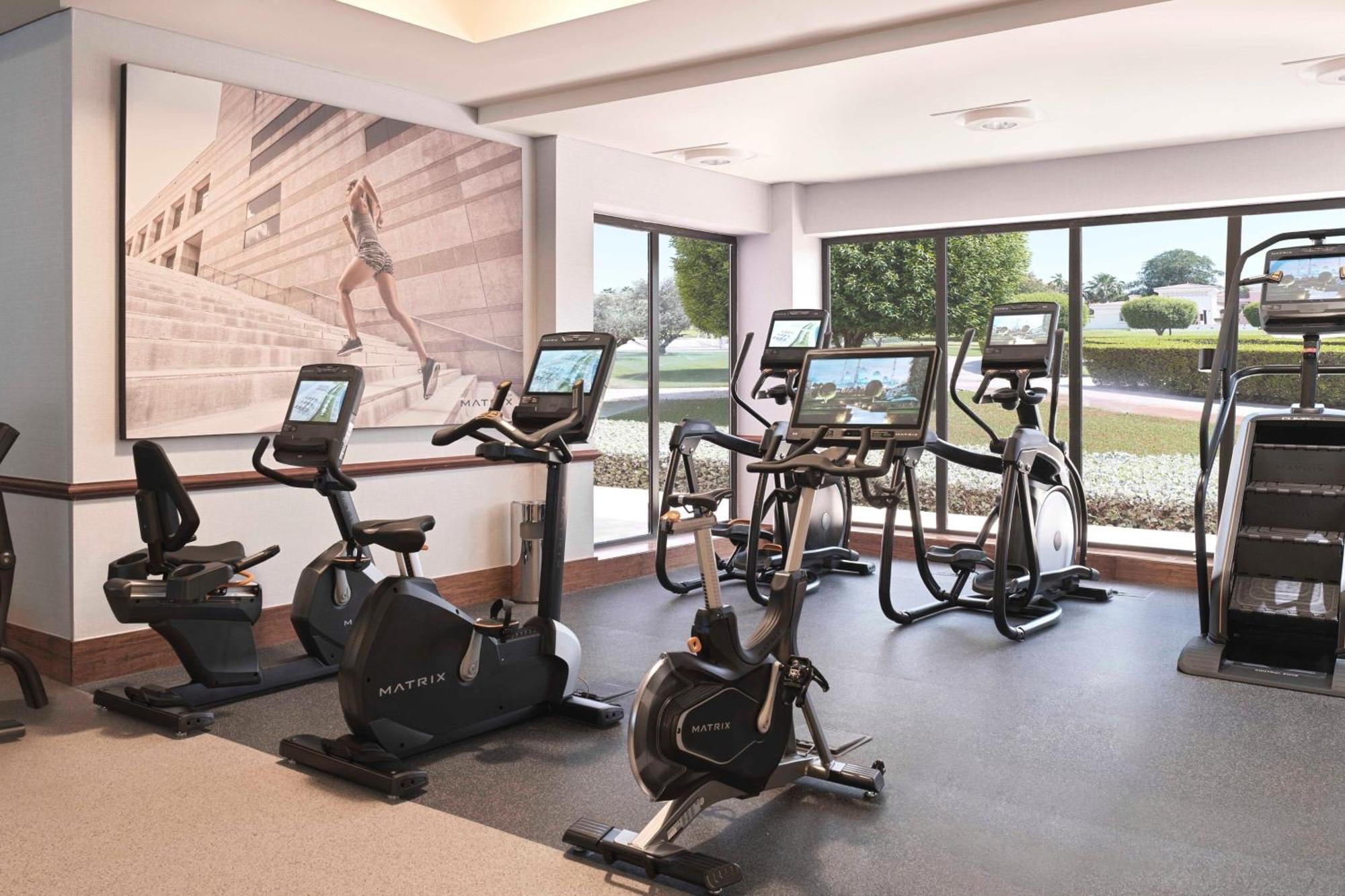 The Ritz-Carlton Abu Dhabi, Grand Canal Hotel Exterior photo The fitness centre at the hotel