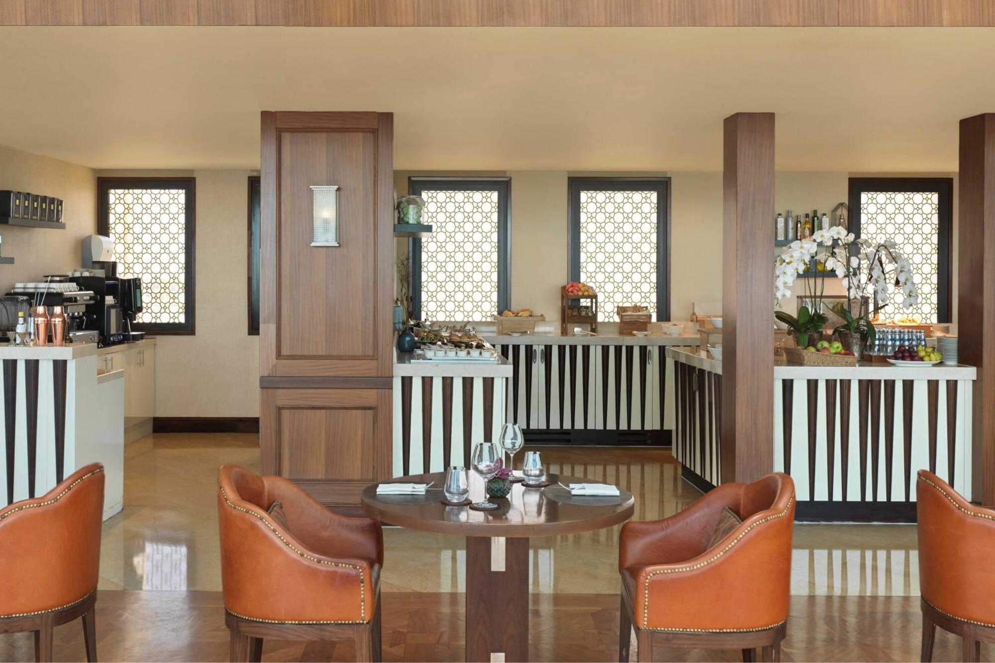 The Ritz-Carlton Abu Dhabi, Grand Canal Exterior photo The Club Lounge at the Taj Mahal Palace, Mumbai