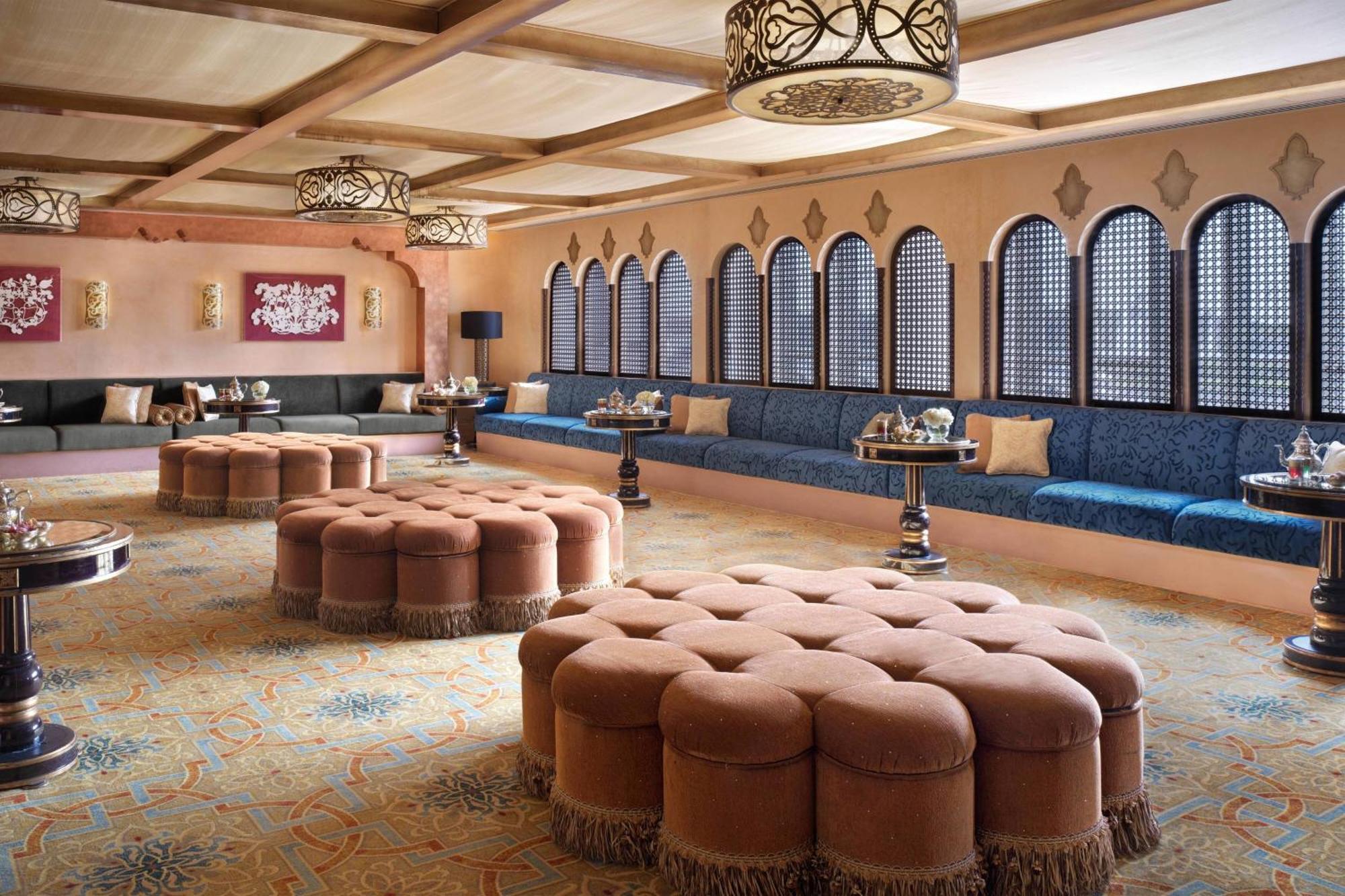 The Ritz-Carlton Abu Dhabi, Grand Canal Exterior photo The lounge at the airport