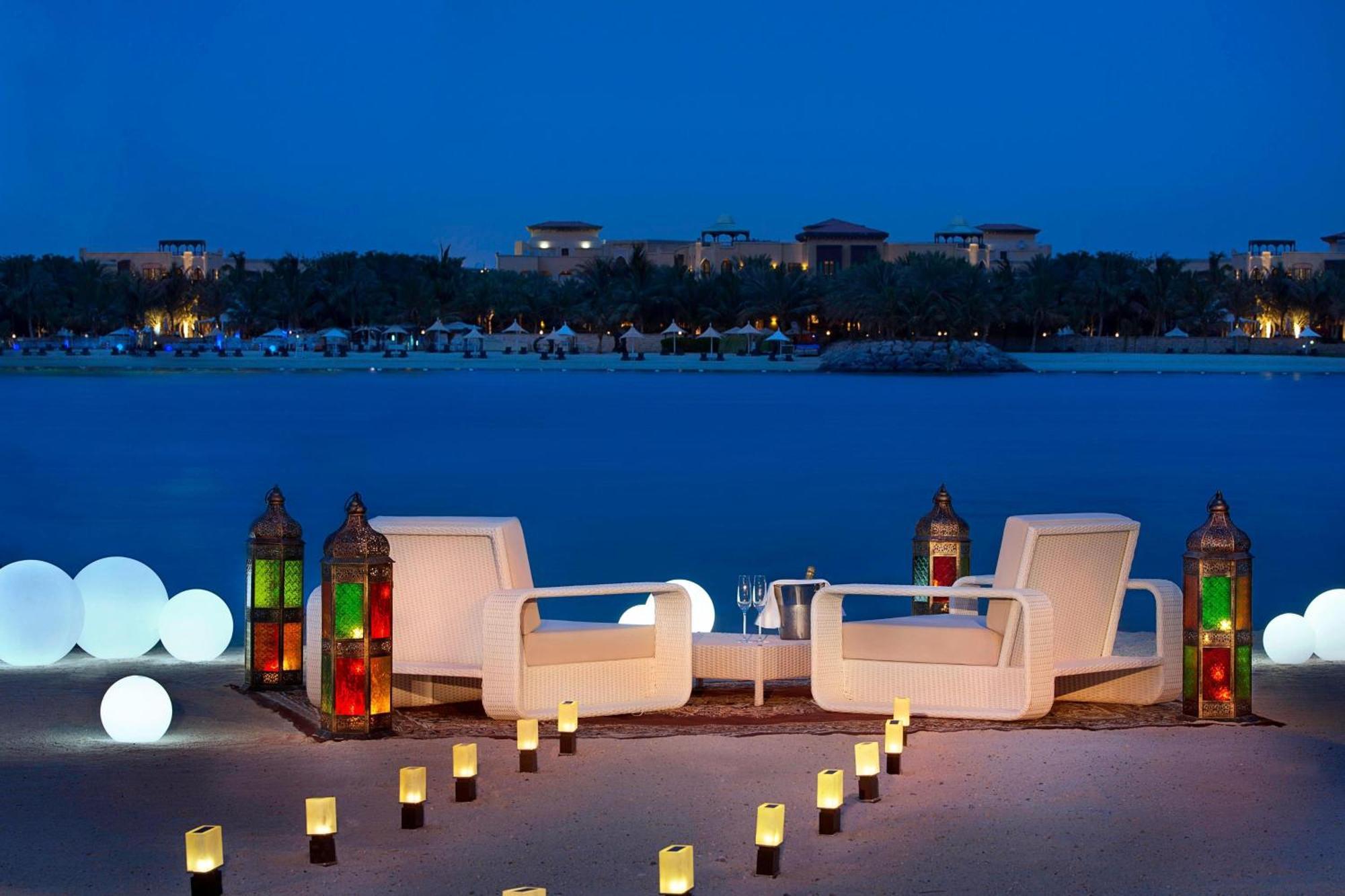 The Ritz-Carlton Abu Dhabi, Grand Canal Exterior photo Beach at the Jumeirah Beach Hotel