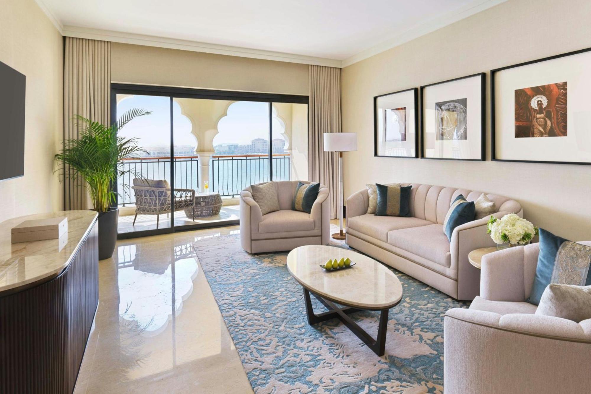 The Ritz-Carlton Abu Dhabi, Grand Canal Exterior photo Living room