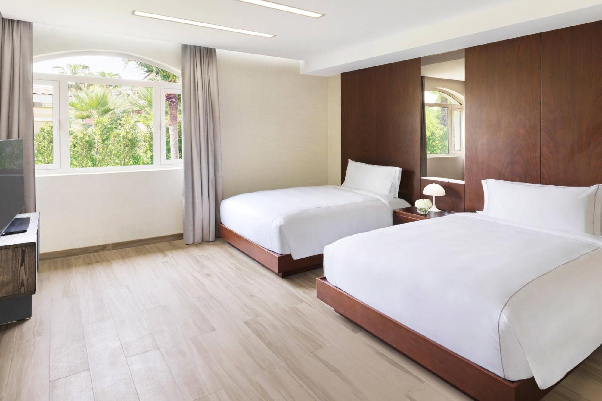 The Ritz-Carlton Abu Dhabi, Grand Canal Exterior photo Deluxe Room