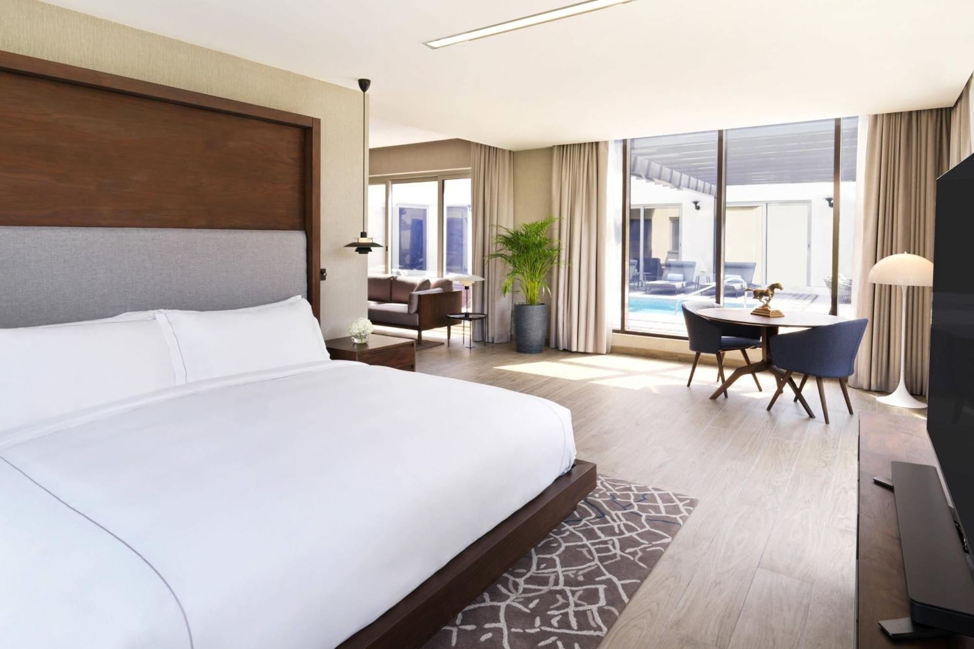 The Ritz-Carlton Abu Dhabi, Grand Canal Exterior photo A room at the hotel