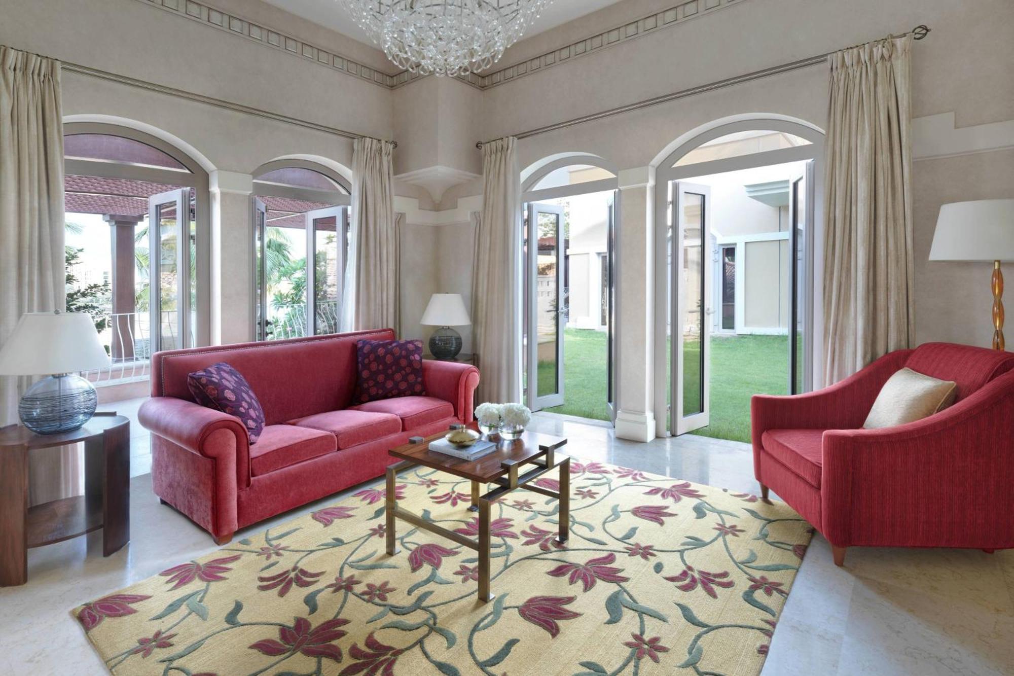 The Ritz-Carlton Abu Dhabi, Grand Canal Exterior photo A living room with a carpet