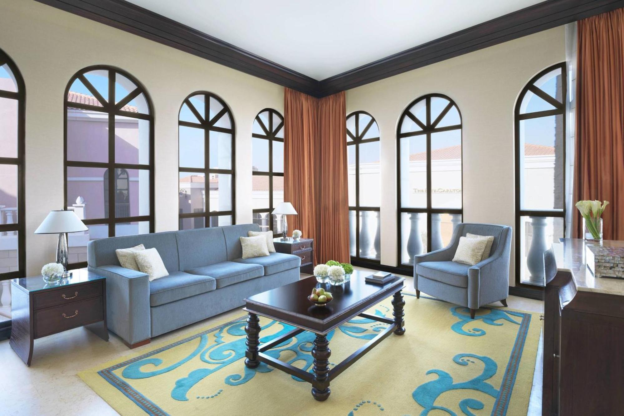 The Ritz-Carlton Abu Dhabi, Grand Canal Exterior photo A living room