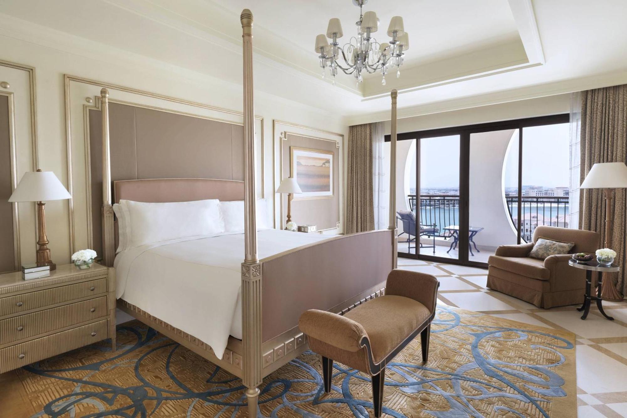 The Ritz-Carlton Abu Dhabi, Grand Canal Exterior photo A bedroom at the Atlantis Paradise Island