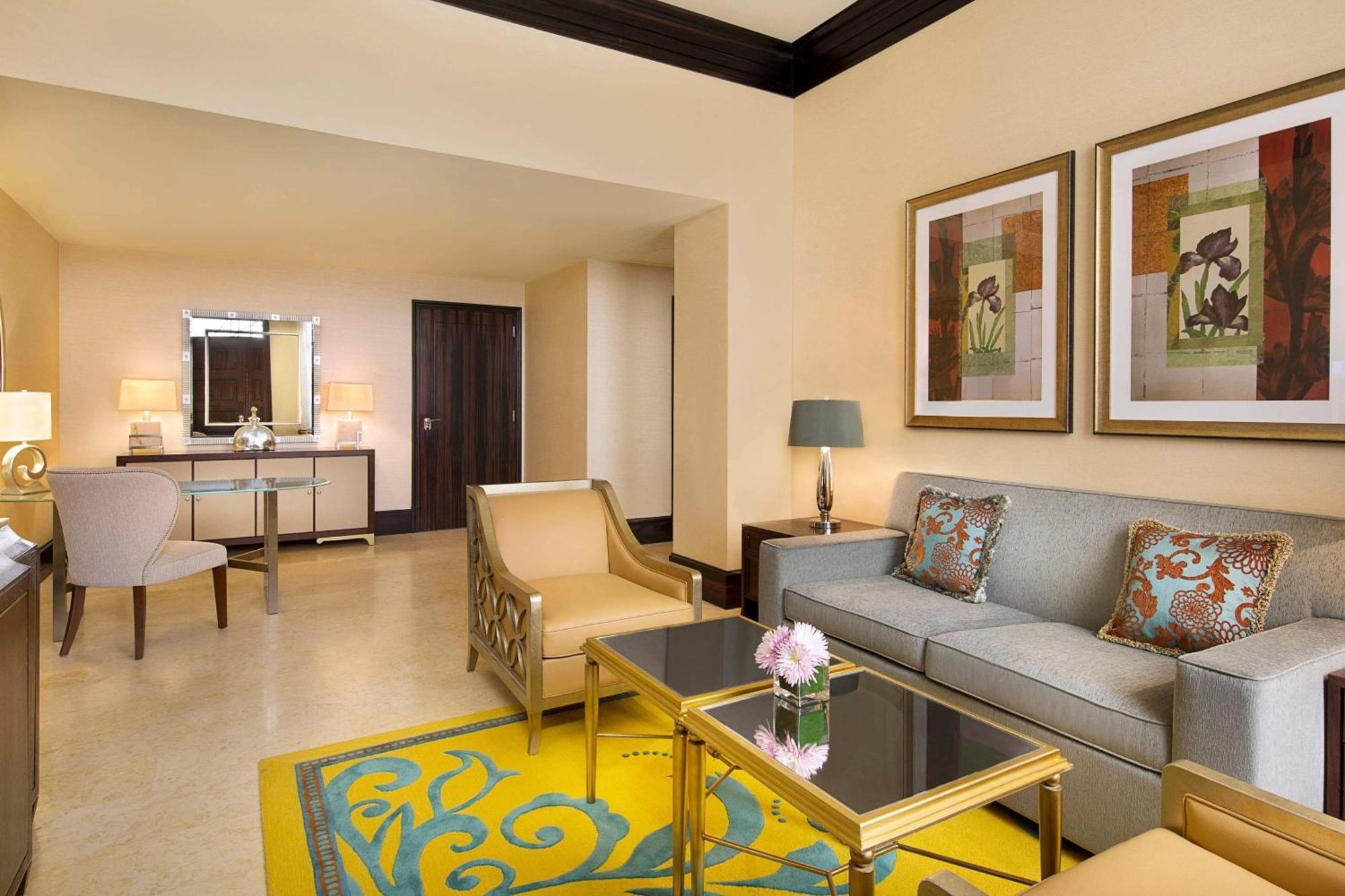 The Ritz-Carlton Abu Dhabi, Grand Canal Exterior photo A living room at the Atlantis Resort