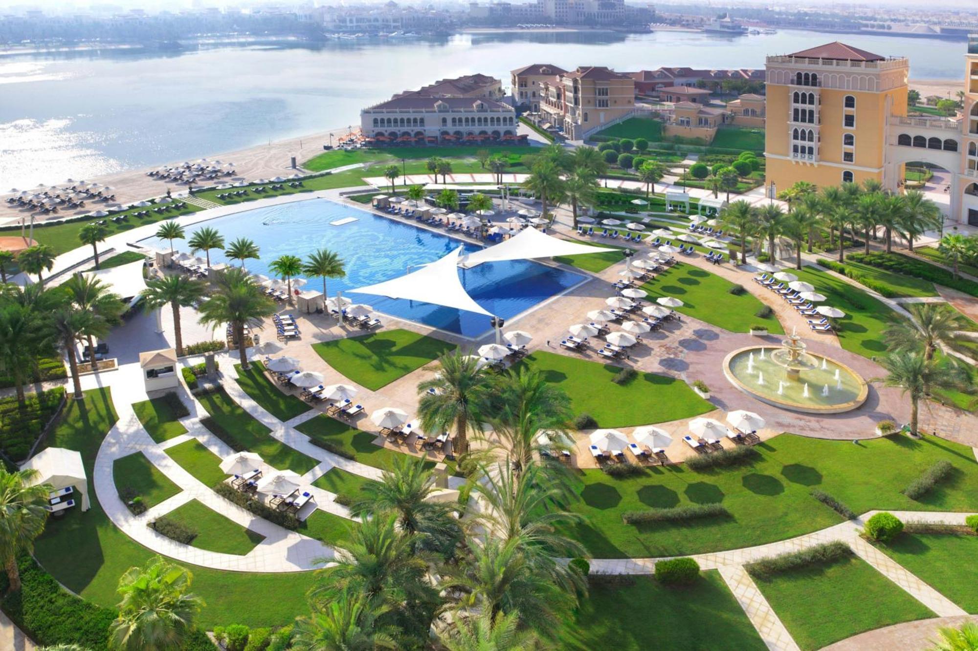 The Ritz-Carlton Abu Dhabi, Grand Canal Exterior photo