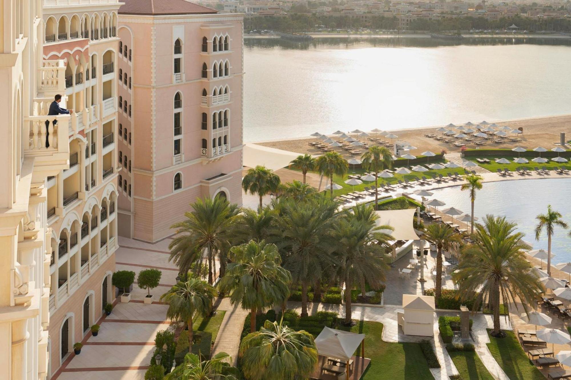 The Ritz-Carlton Abu Dhabi, Grand Canal Exterior photo