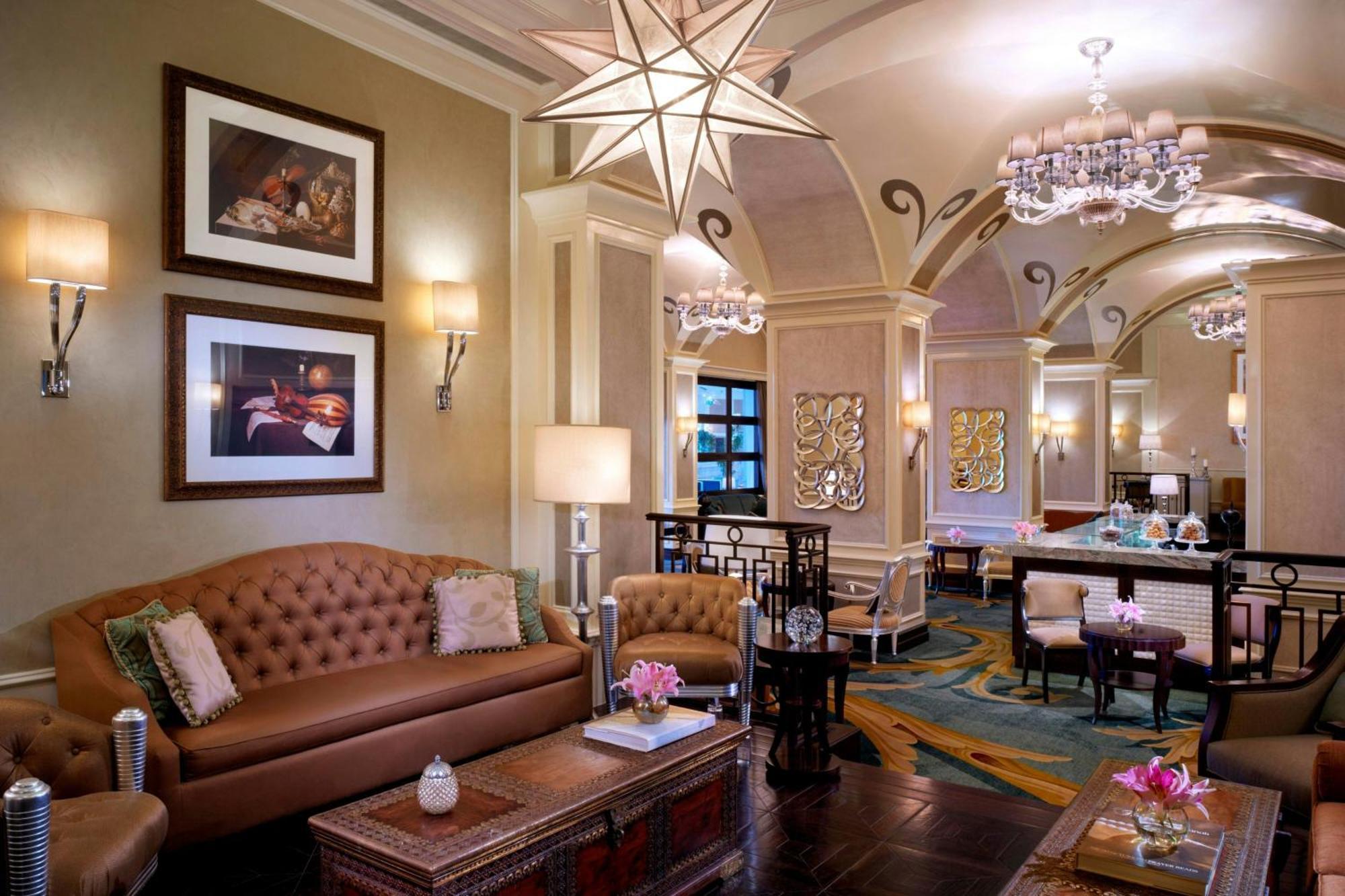 The Ritz-Carlton Abu Dhabi, Grand Canal Exterior photo