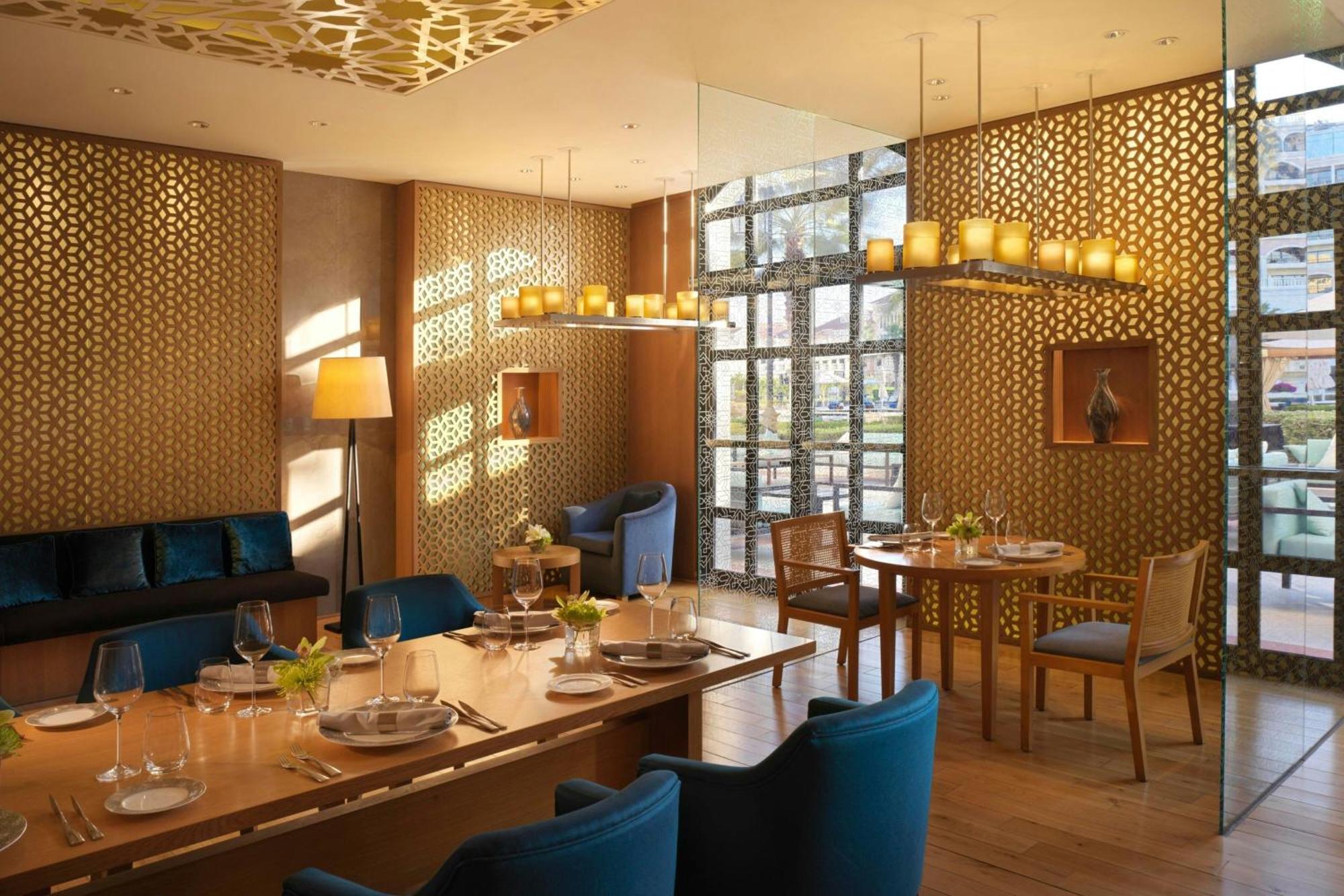 The Ritz-Carlton Abu Dhabi, Grand Canal Exterior photo